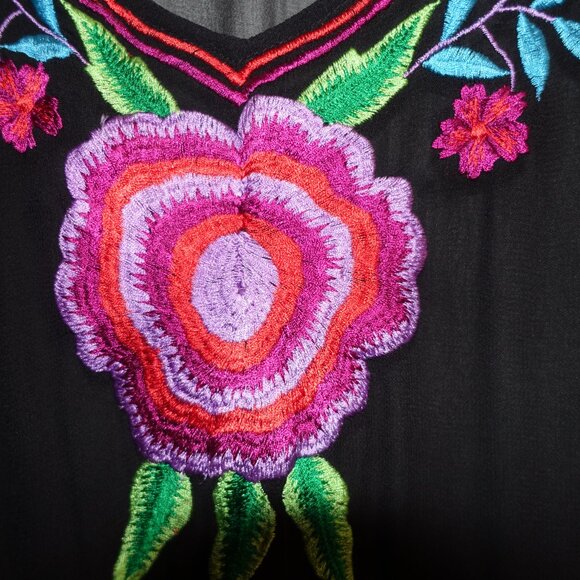 ROJA COLLECTION EMBROIDERED FLORAL BEAUTIFUL TUNIC - Picture 8 of 10